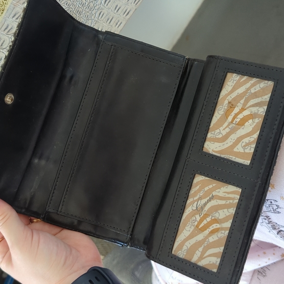 Guess wallet - Picture 2 of 4